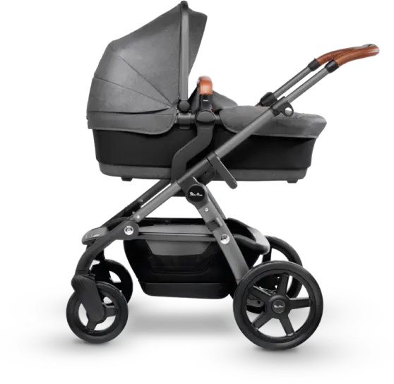 Famille heureuse utilisant du matériel de puériculture Kiizy à La Réunion